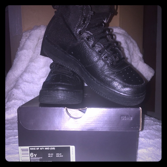 nike sf air force 1 mid all black